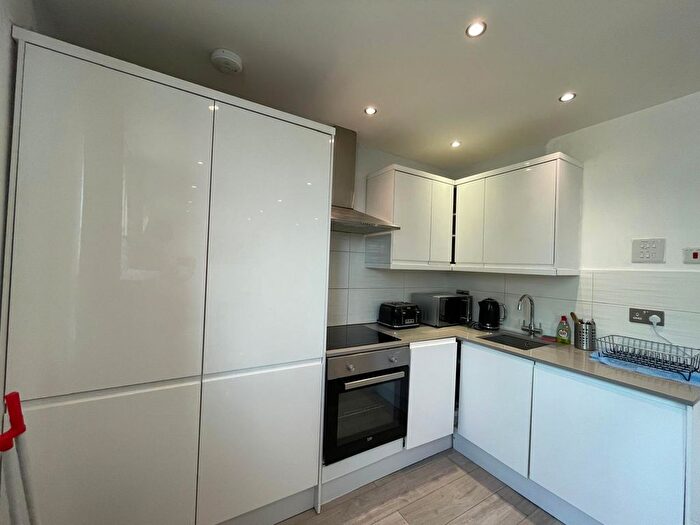 1 Bedroom Flat To Rent In - Bath Road, TW5