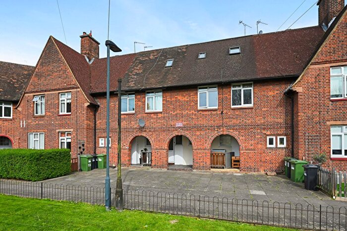 3 Bedroom Terraced House For Sale In Old Oak Common Lane, London, W3