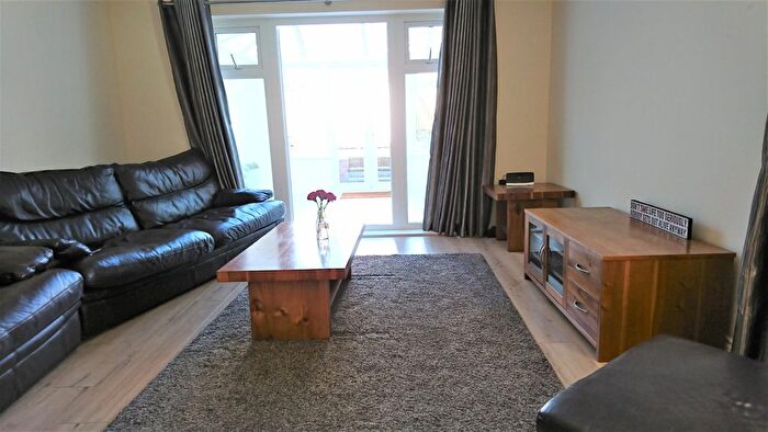 4 Bedroom Semi-Detached House To Rent In Wilroy Gardens, Southampton, SO16