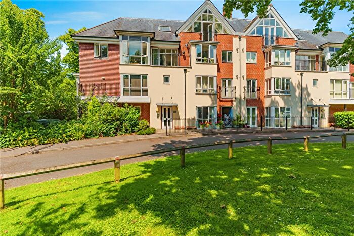 2 Bedroom Flat To Rent In Stone Court, Crawley, RH10