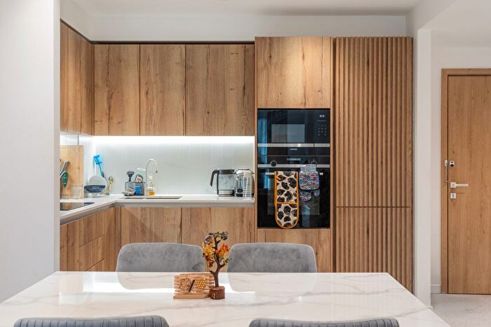 1 Bedroom Flat To Rent In Jacquard Point, Tapestry Way, E1