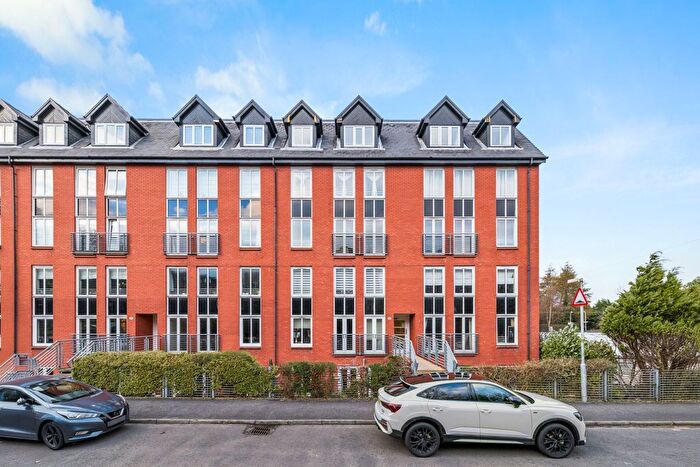2 Bedroom Flat For Sale In Randolph Gate, Broomhill, G11