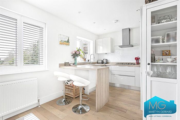 2 Bedroom Flat For Sale In Cornwall Avenue, London, N3