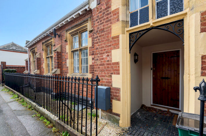 2 Bedroom House To Rent In Cheltenham, Gloucestershire, GL50