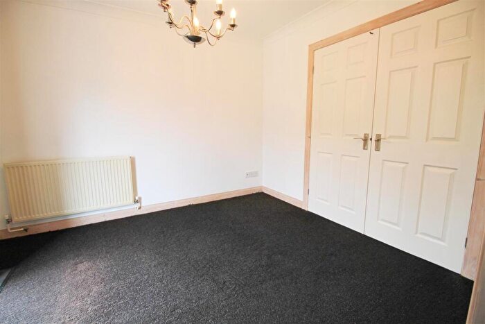 4 Bedroom Semi-Detached House To Rent In Richards Close, Audenshaw, Manchester, M34