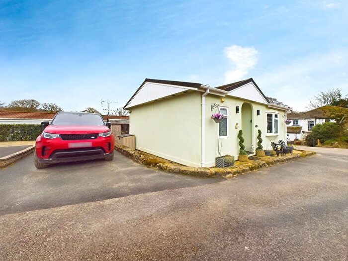 1 Bedroom Mobile/park Home For Sale In Sheriff Lane, Bingley, BD16