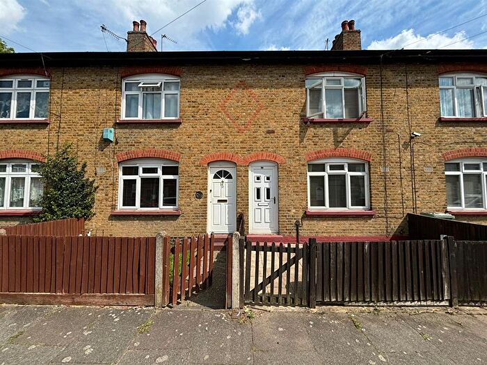 2 Bedroom Terraced House To Rent In Rosedale Avenue, Hayes, UB3