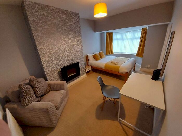 3 Bedroom Flat To Rent In Swinley Gardens, Newcastle Upon Tyne, NE15