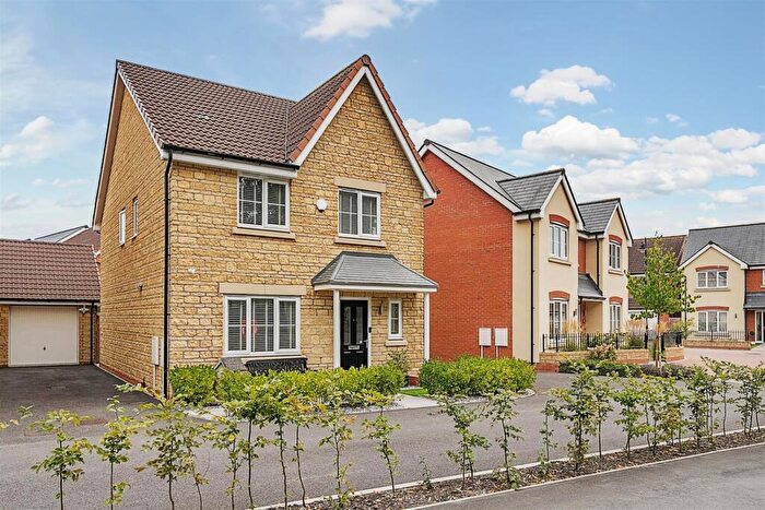 4 Bedroom Detached House For Sale In Winchcombe Avenue, Devizes, SN10