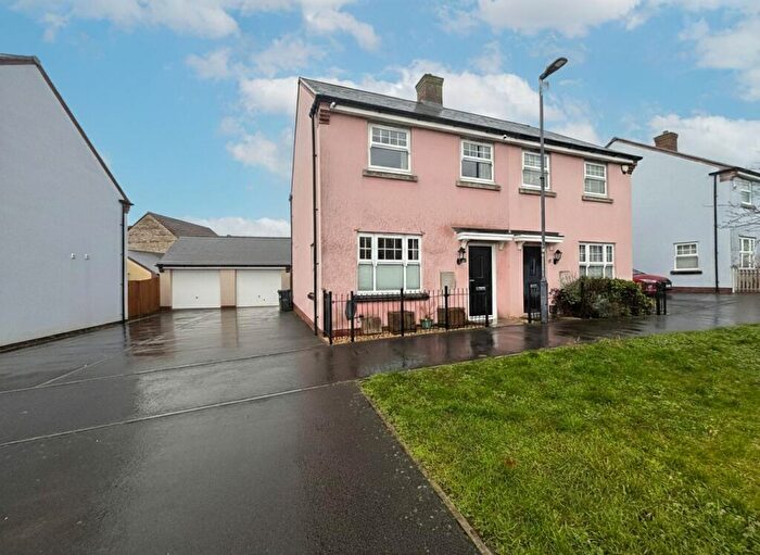 3 Bedroom Semi-Detached House For Sale In Badger Road, Thornbury, BS35