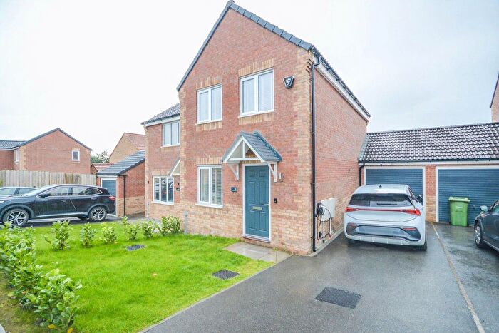 3 Bedroom Semi-Detached House For Sale In Pear Tree Mews, Knottingley, WF11