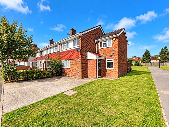 4 Bedroom End Terrace House For Sale In Sutton Hall Road, Heston, Greater London, TW5