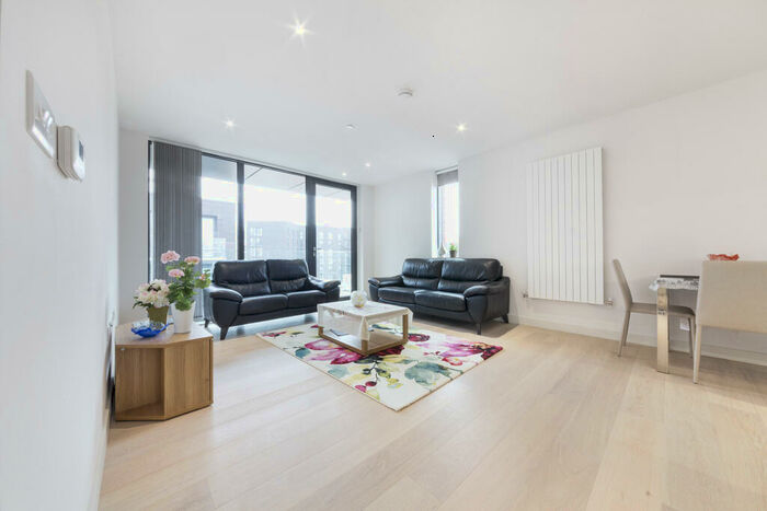 2 Bedroom Apartment To Rent In Summerston House, Starboard Way, Royal Wharf, London, E16