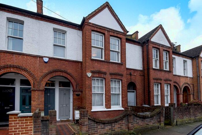 2 Bedroom Flat To Rent In Quinton Street, London, SW18