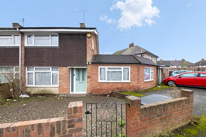 3 Bedroom Semi Detached House For Sale In Hayman Crescent, Hayes, UB4