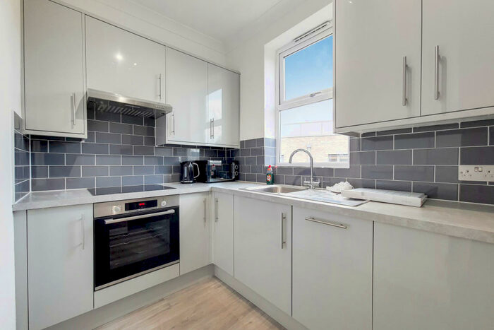 2 Bedroom Flat To Rent In Southampton Way, London, SE5