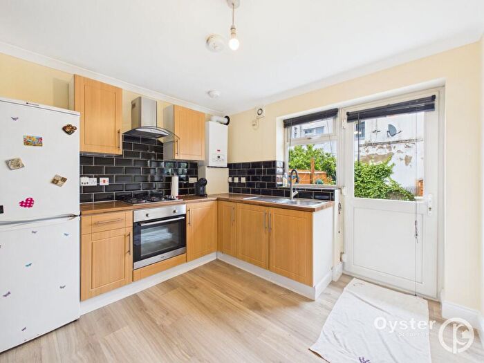 2 Bedroom Flat To Rent In Vancouver Road, Edgware, HA8