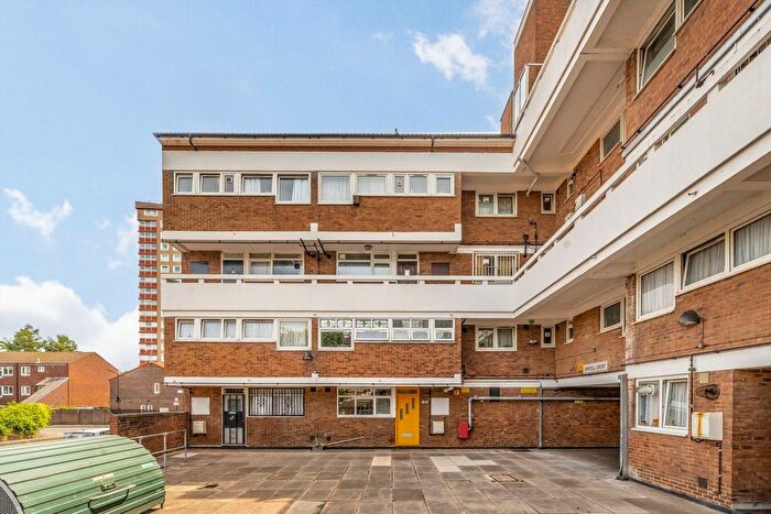 3 Bedroom Maisonette To Rent In Pownall Road, Broadway Market, E8