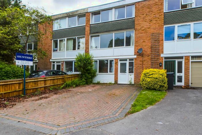 6 Bedroom Property To Rent In Sparkford Close, SO22