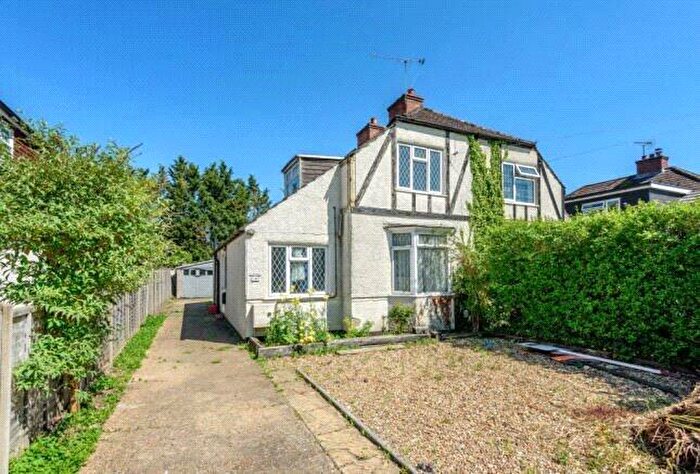 4 Bedroom Semi Detached House For Sale In Oakwood Road, Horley, Surrey, RH6