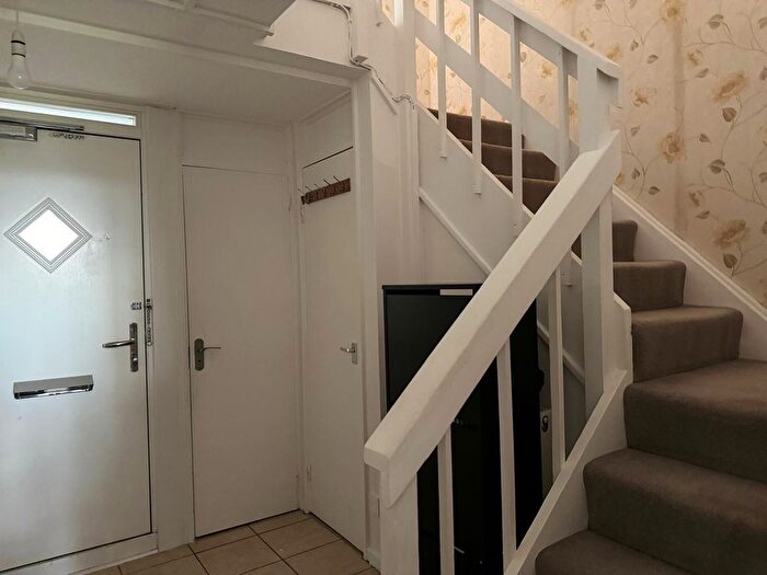 3 Bedroom Flat To Rent In Copley Close, Hanwell, W7