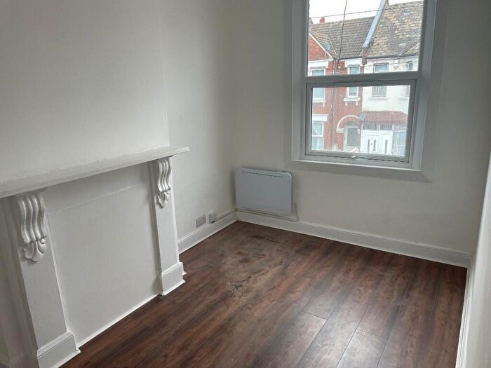 3 Bedroom Flat To Rent In Beaconsfield Road, London, NW10
