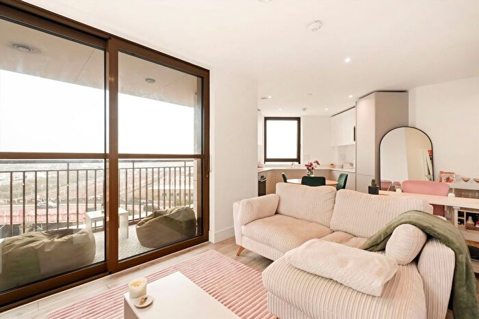 2 Bedroom Flat For Sale In Goodhall Street, Willesden Junction, NW10