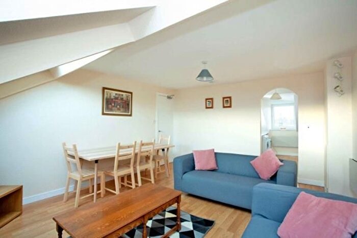 3 Bedroom Flat To Rent In Union Street, Top Floor, Aberdeen, AB10