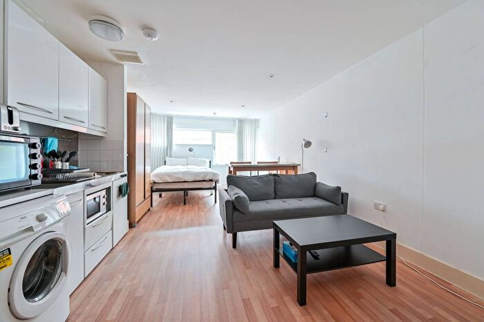 Studio To Rent In Long Lane, London Bridge, London, SE1