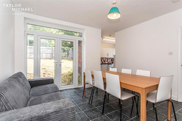 6 Bedroom Detached House To Rent In Bevendean Crescent, Brighton, BN2