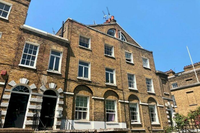 3 Bedroom Flat To Rent In Kennington Park Road, Kennington, SE11