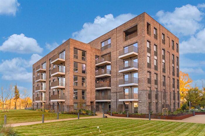 2 Bedroom Flat To Rent In Ridgeway Views, London, NW7