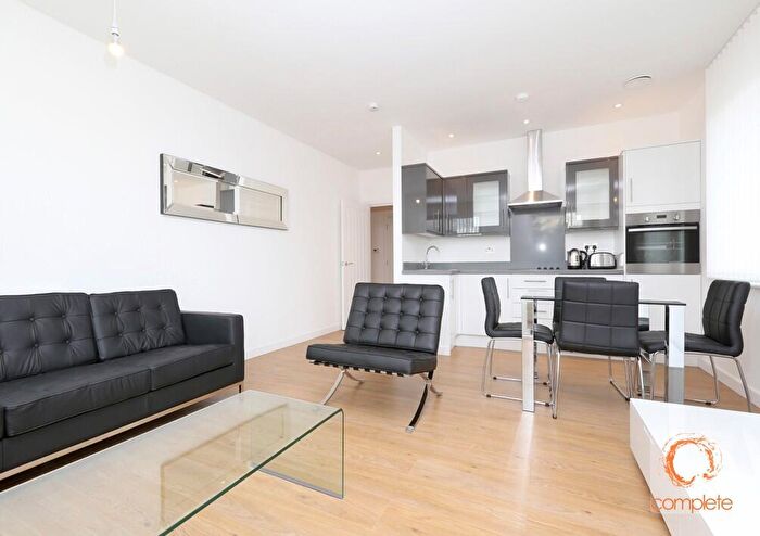 2 Bedroom Flat To Rent In Nova House, Slough, SL1