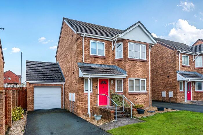 3 Bedroom Semi-Detached House For Sale In Hernog Close, Tremont Park, Llandrindod Wells, LD1