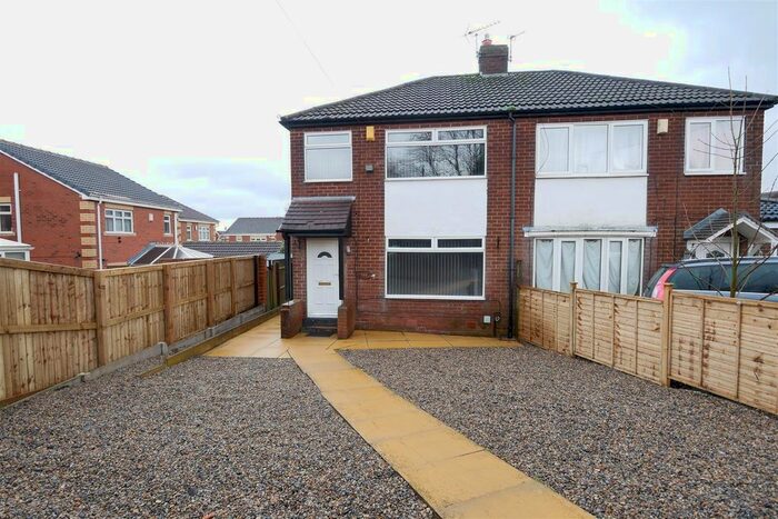 3 Bedroom Semi-Detached House To Rent In Springfield Avenue, Morley, Leeds, LS27