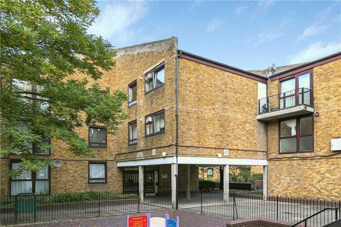 3 Bedroom Flat To Rent In Maskell Road, Earlsfield, London, SW17