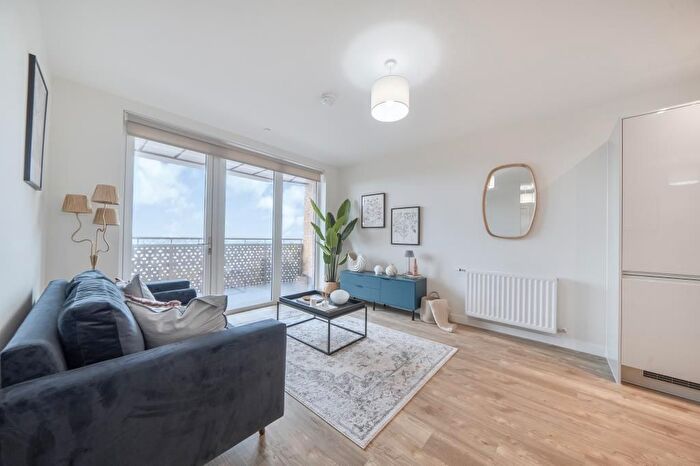 2 Bedroom Flat To Rent In Elmsleigh Road, Staines, TW18