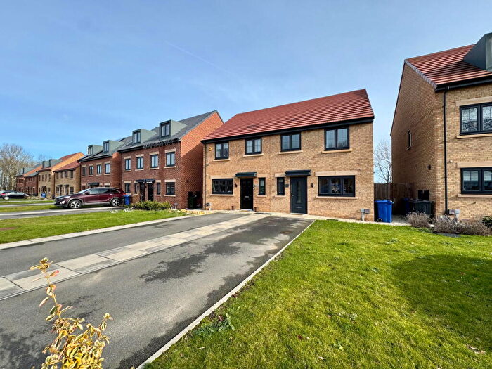 3 Bedroom Semi Detached House For Sale In Bretton Way, Barnsley, S71