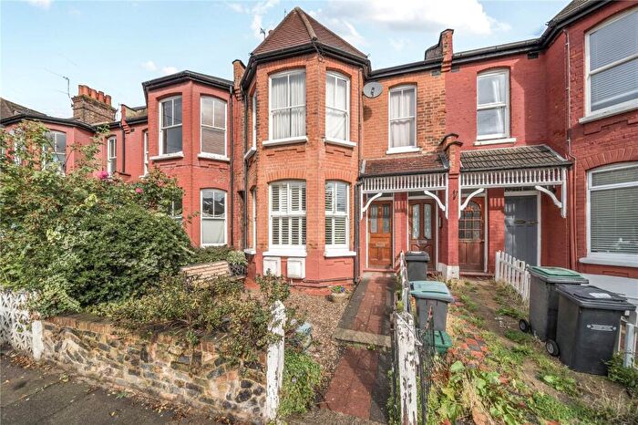 2 Bedroom Apartment For Sale In North View Road, London, N8