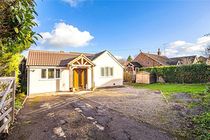 4 Bedroom Bungalow For Sale In Pebblemoor, Edlesborough, Buckinghamshire, LU6