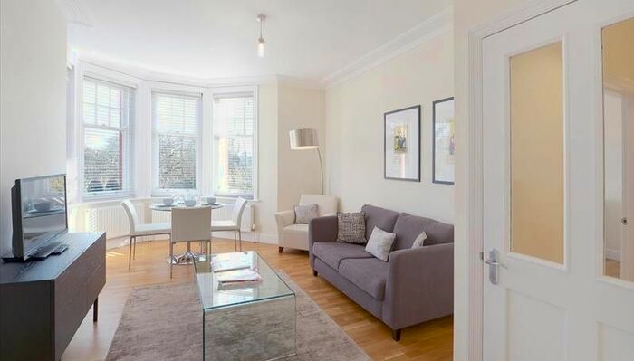 1 Bedroom Flat To Rent In Hamlet Gardens, Ravenscourt Park, Hammersmith, London, W6