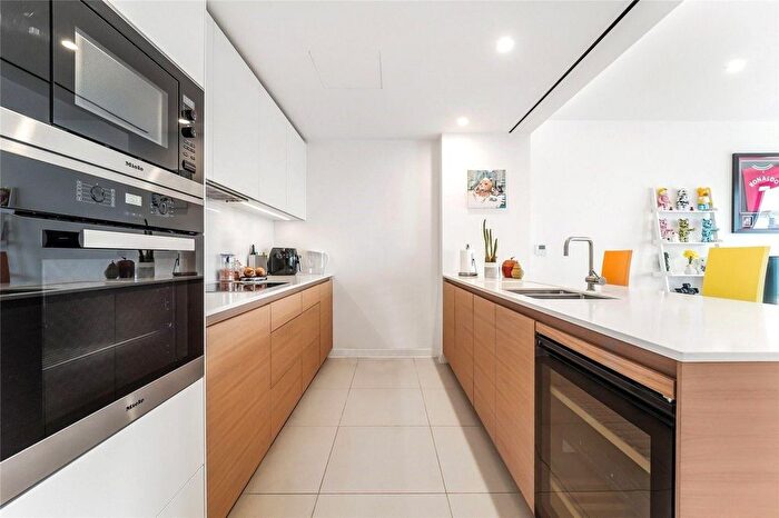 2 Bedroom Flat For Sale In Lampwick Lane, Manchester, M4