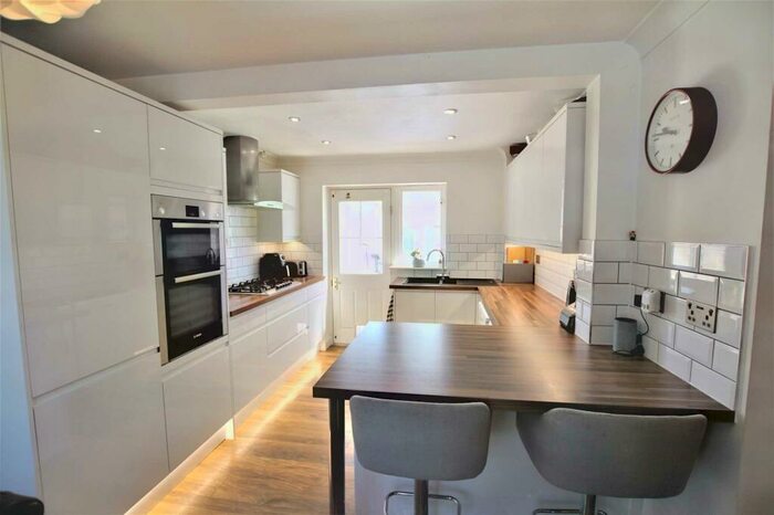 3 Bedroom Semi-Detached House To Rent In Pottery Close, Aylesbury, HP19