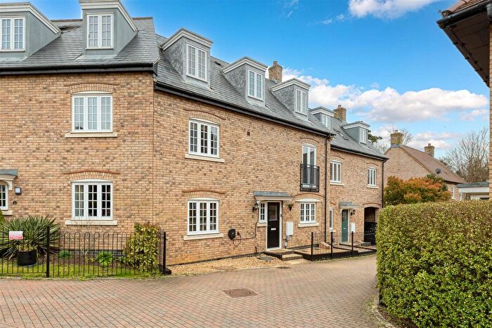 5 Bedroom Terraced House For Sale In Gladstone Drive, Fairfield, SG5