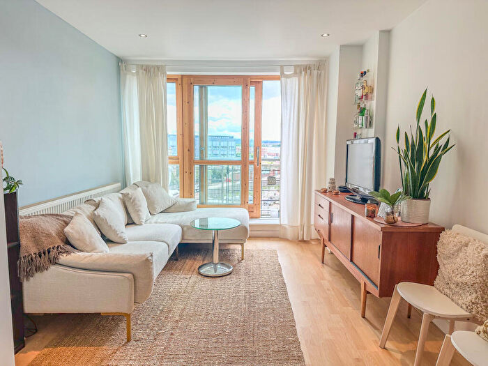 1 Bedroom Flat To Rent In Balmoral Place, Bowman Lane, Leeds, LS10