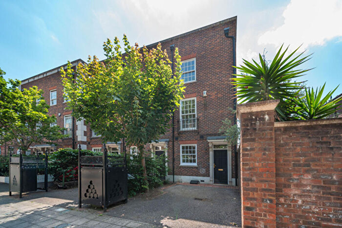 3 Bedroom End Of Terrace House For Sale In Cadogan Road, Woolwich Riverside, London, SE18