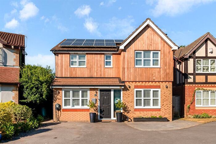 4 Bedroom Detached House For Sale In Pump Lane, Horndean, PO8