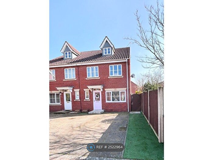 4 Bedroom Semi-Detached House To Rent In Woodruff Road, Thetford, IP24