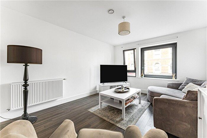 2 Bedroom Apartment For Sale In Ashwin Street, London, E8
