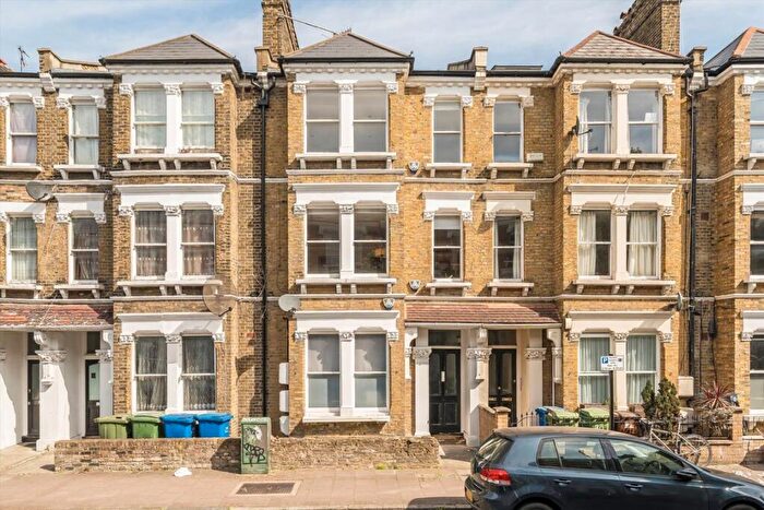 2 Bedroom Flat To Rent In Brook Drive, Kennington, SE11